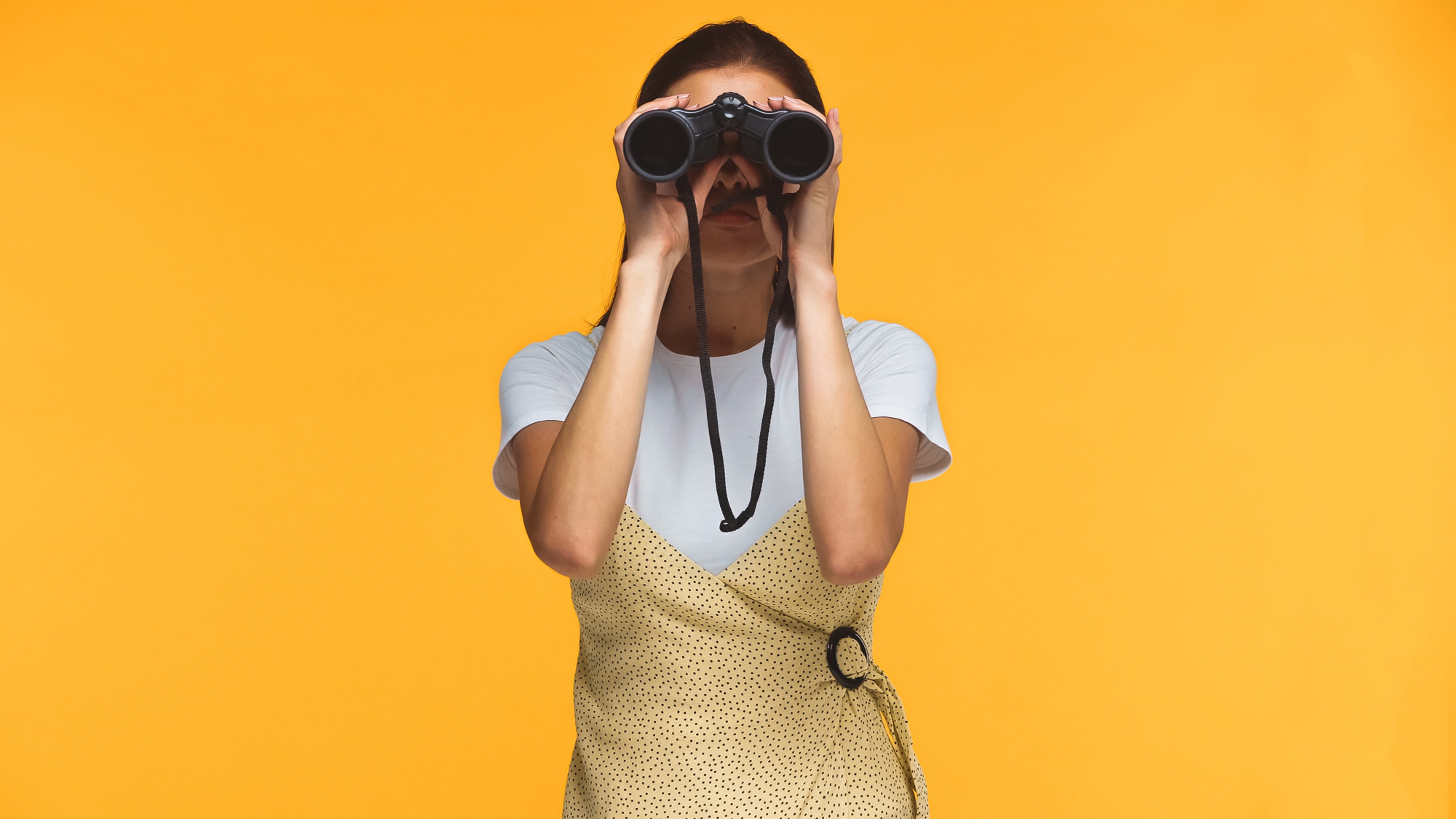 kokooya-show-your-business-c A woman looking through binoculars